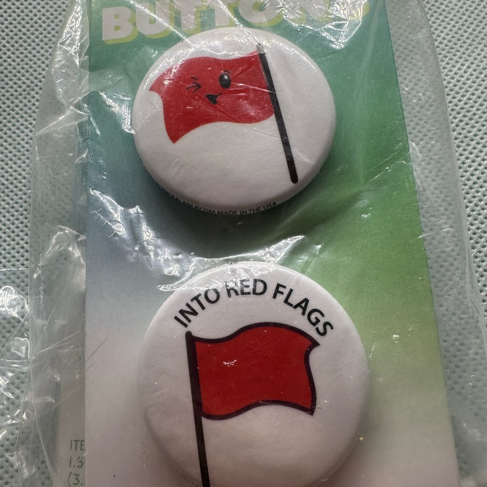 Red Flag Button Set